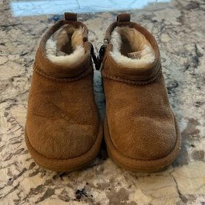 Ugg boots - chestnut- boy or girl boot